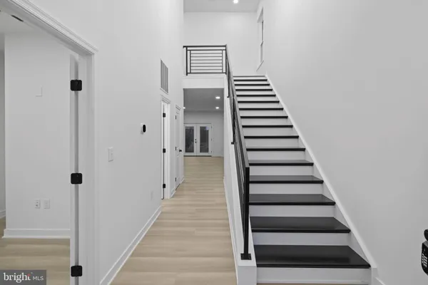 a black and white photo of a room