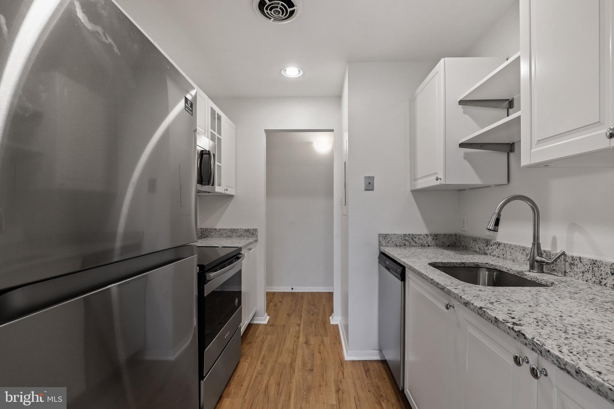 7907 Badenloch Way, Unit 202 Gaithersburg, MD 20879 - Photo 4 of 24