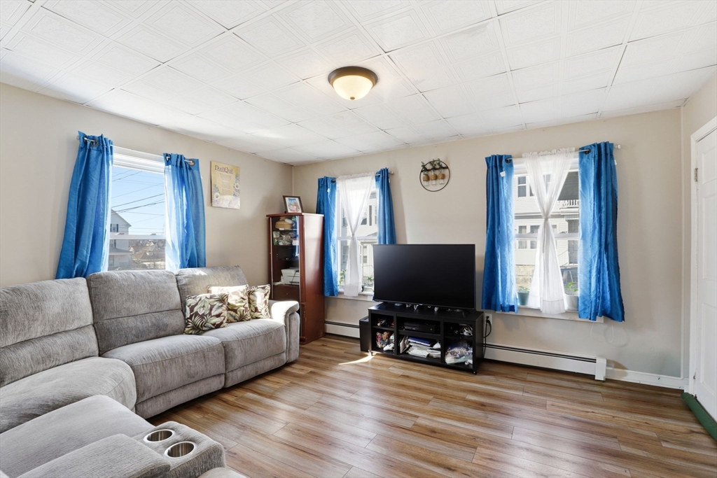477 Palmer Street Fall River, MA 02721 - Photo 3 of 31