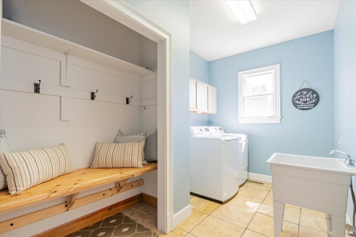 3 Downing Circle Bloomington, IL 61704 - Photo 19 of 47 a bathroom with a bathtub sink and toilet