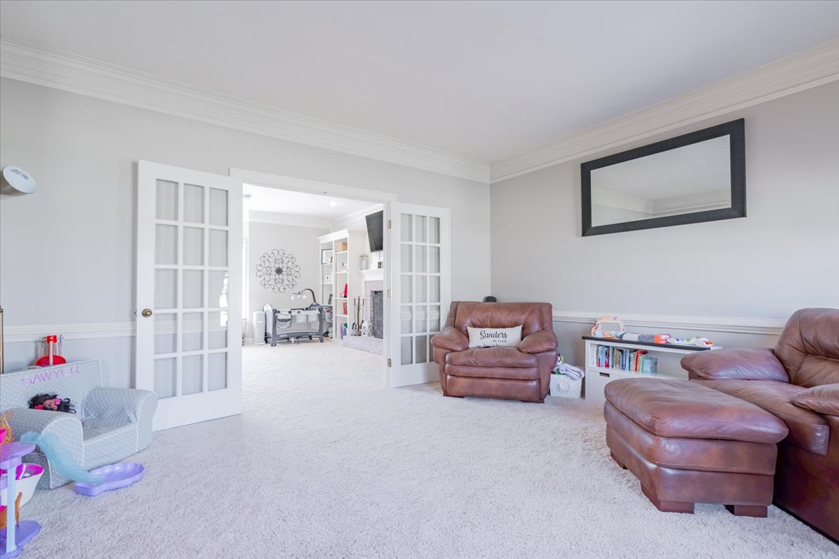 3 Downing Circle Bloomington, IL 61704 - Photo 4 of 47 a living room with furniture
