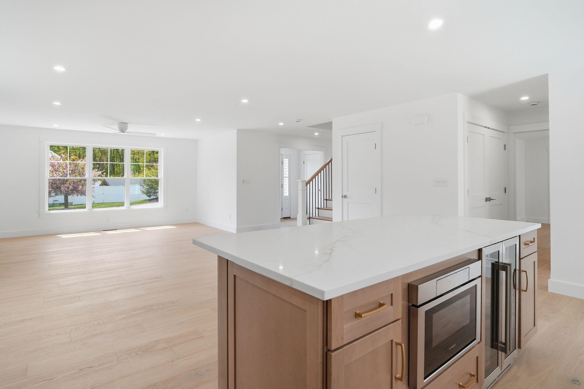 68 Farmington Road Nashua, NH 03060 - Photo 14 of 45