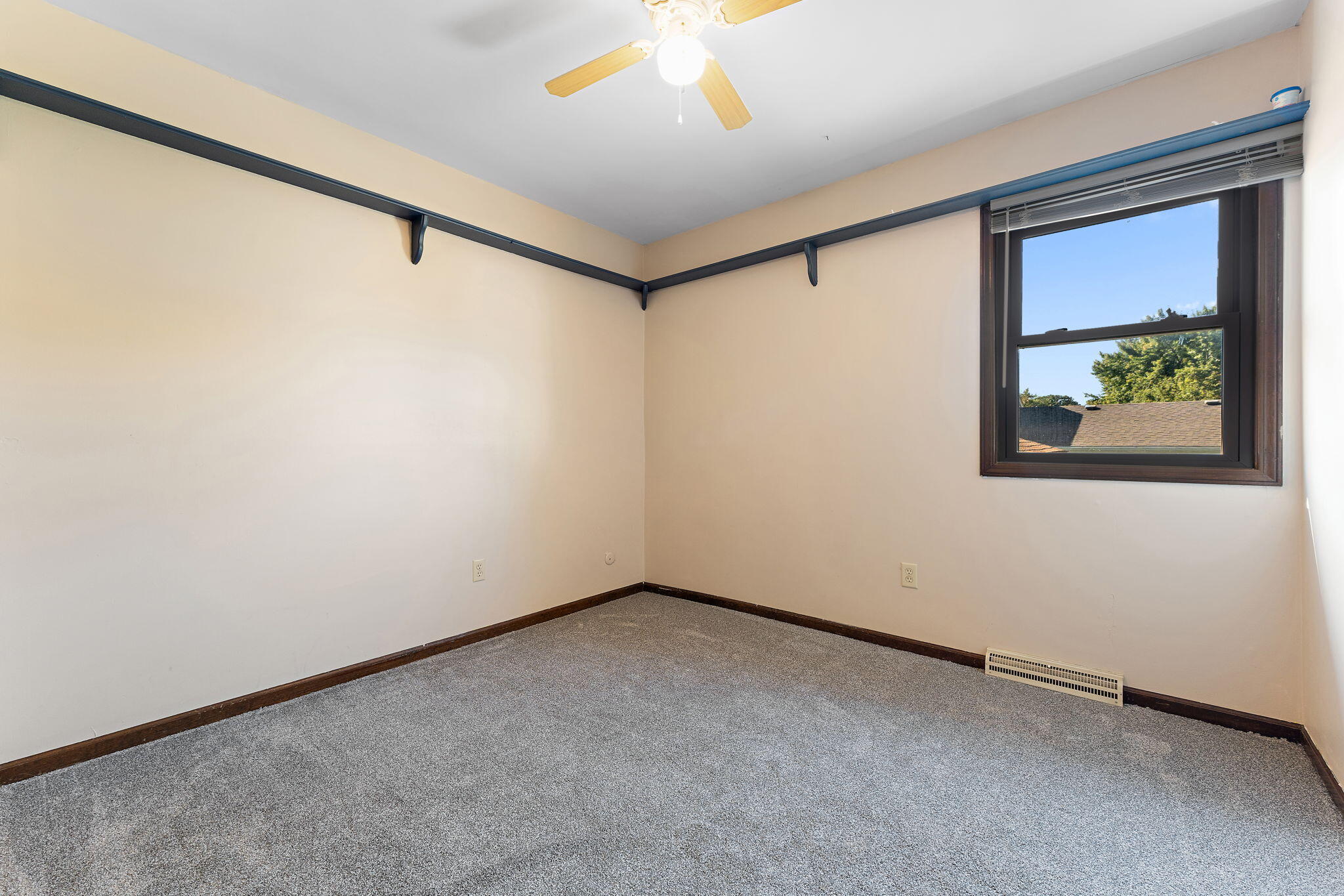 1152 South Ridge Street Crown Point, IN 46307 - Photo 13 of 23 2048x1365
