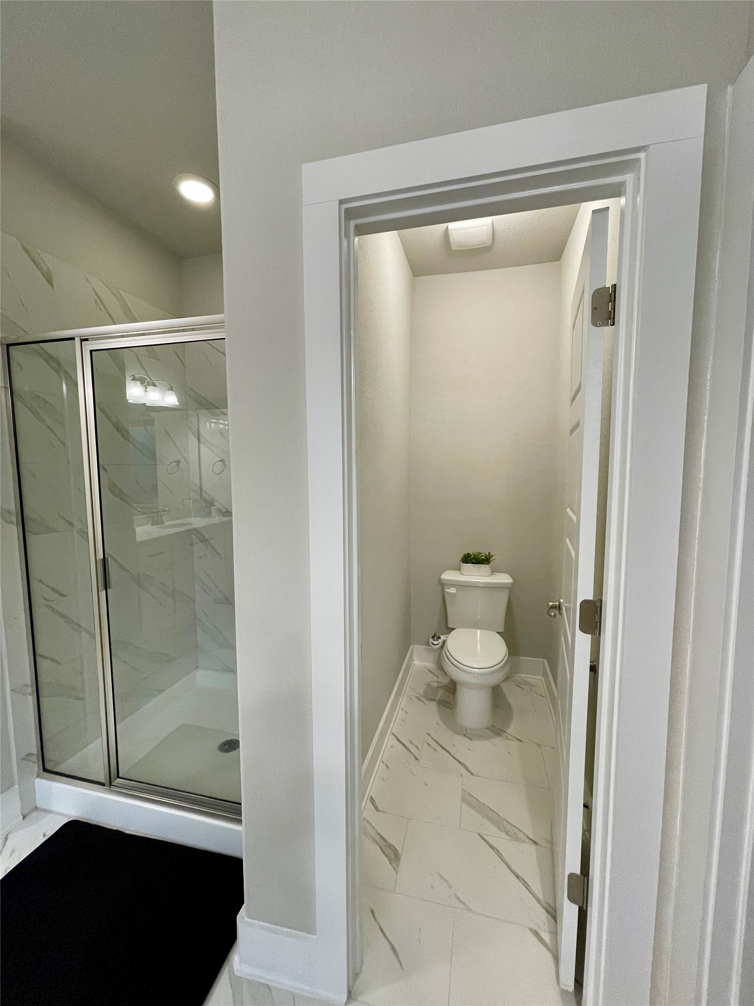 120 Sail Wind Way Georgetown, TX 78633 - Photo 17 of 25 a bathroom with a glass shower door