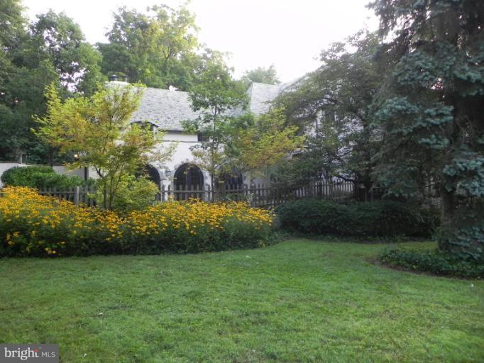 Exterior (Rear)
