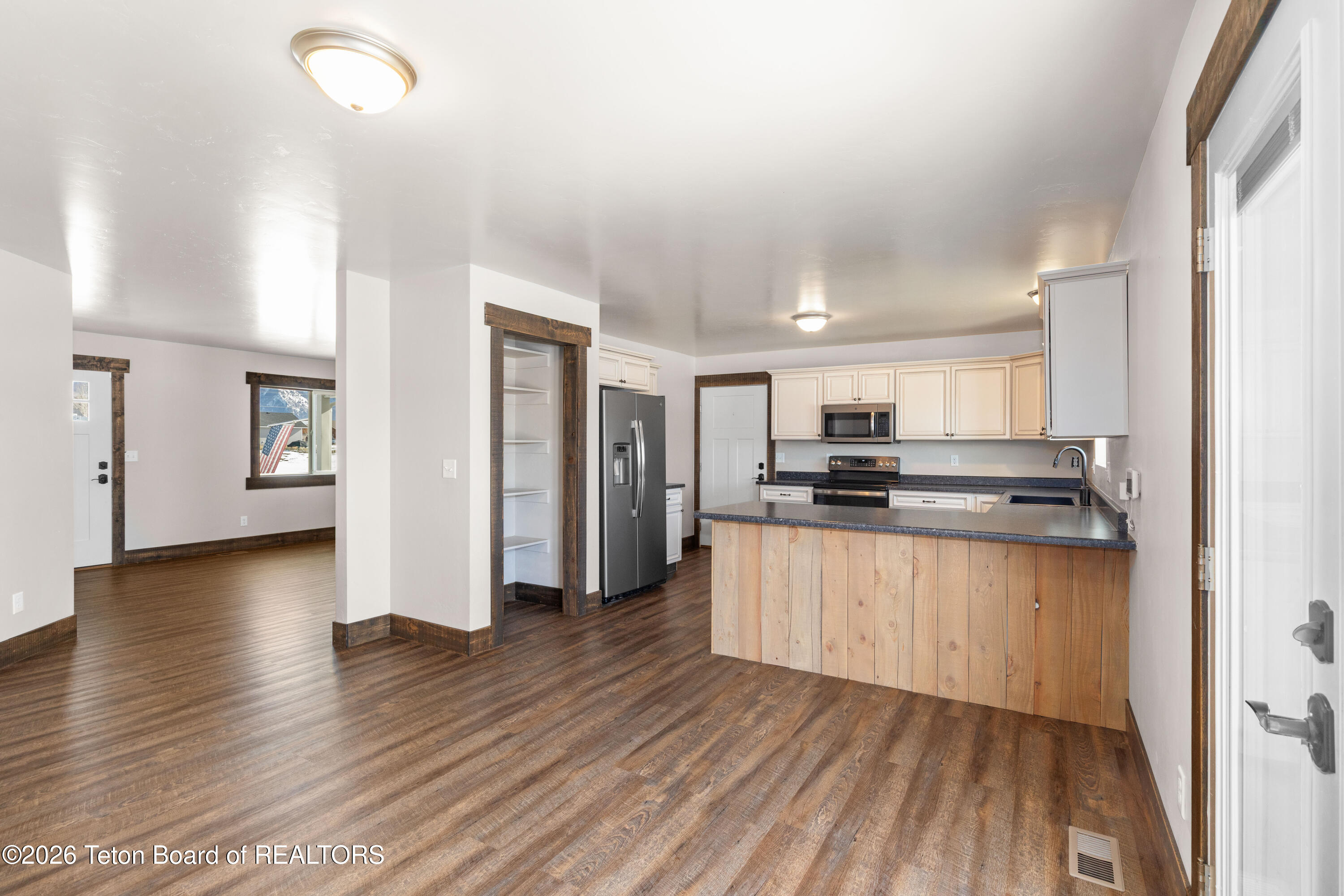 242 Holly Drive Star Valley Ranch, WY 83127 - Photo 4 of 34 242 Holly Dr IMG_9604