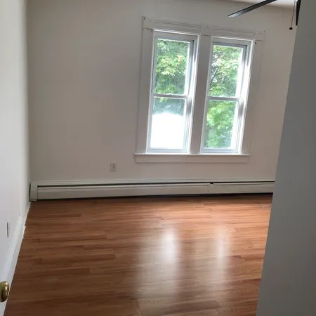 $1,950 | 9 Top Street, Unit 3, Clinton, MA 01510