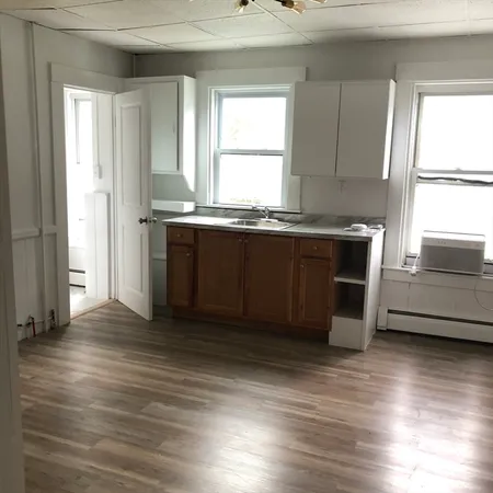 $1,950 | 9 Top Street, Unit 3, Clinton, MA 01510