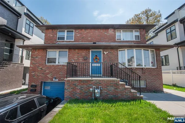 $999,900 | 1222 16th Street, Fort Lee, NJ 07024