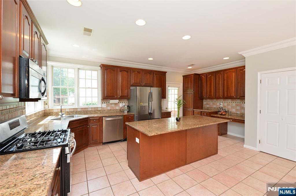 1 Woods Edge Road Old Tappan, NJ 07675 - Photo 13 of 41