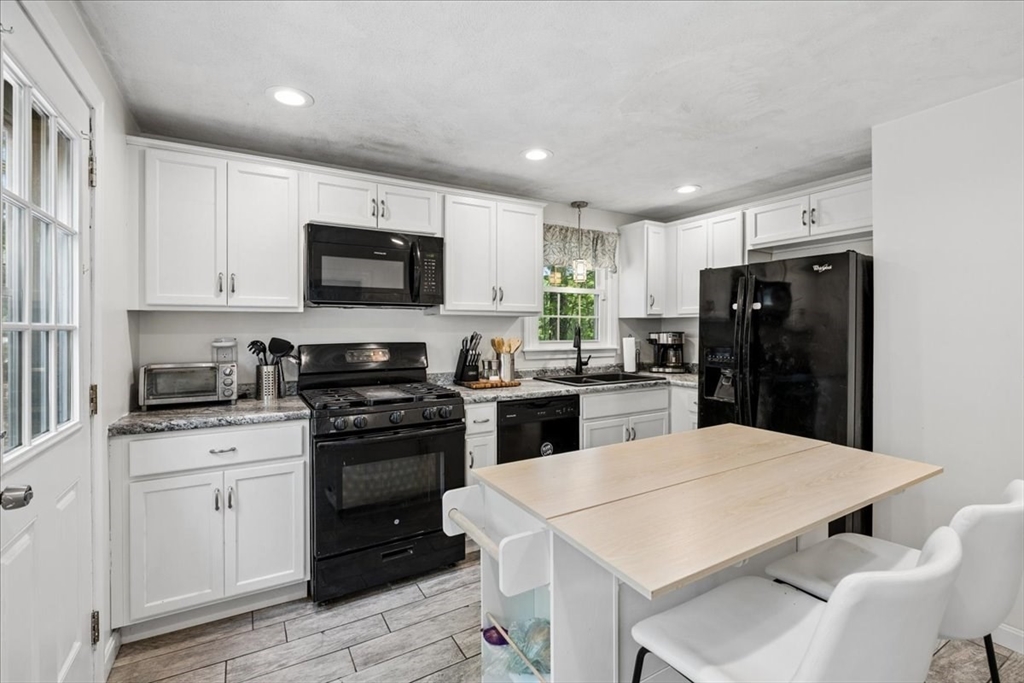 90 Comet Road Methuen, MA 01844 - Photo 10 of 34