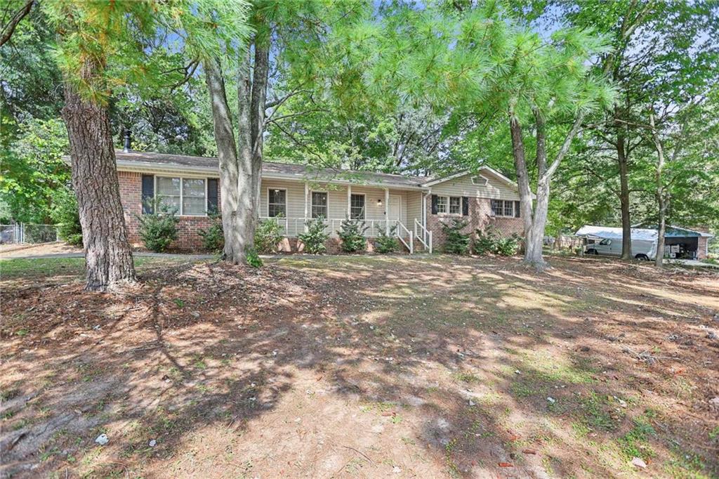 20 Carriage Trace Stockbridge, GA 30281 - Photo 2 of 35 a front view of a house with a garden