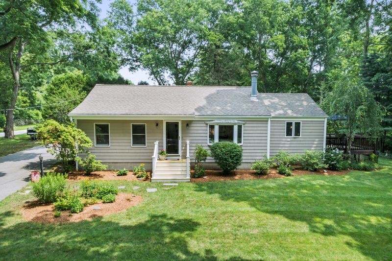 106 Touisset Road Warren, RI 02885 - Photo 1 of 40