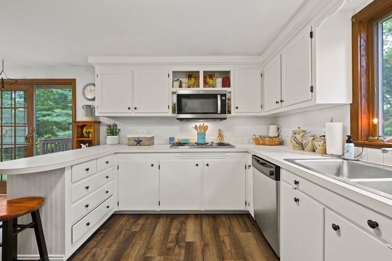 106 Touisset Road Warren, RI 02885 - Photo 11 of 40