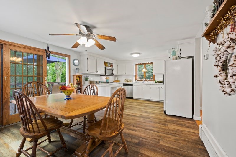 106 Touisset Road Warren, RI 02885 - Photo 13 of 40