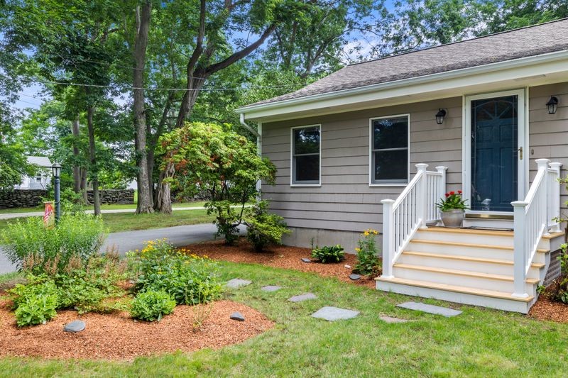 106 Touisset Road Warren, RI 02885 - Photo 3 of 40