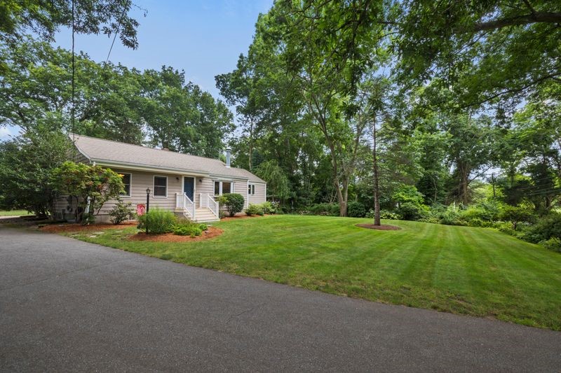 106 Touisset Road Warren, RI 02885 - Photo 8 of 40