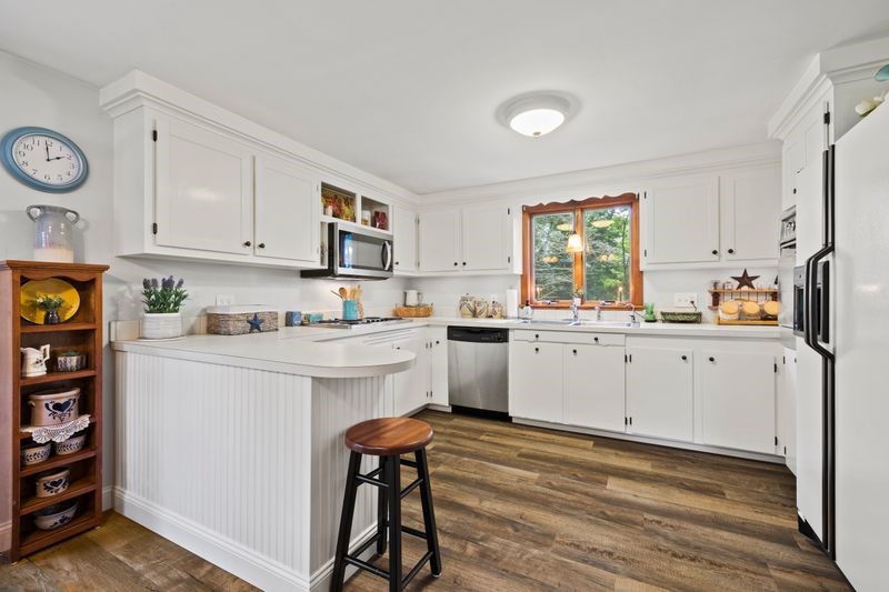 106 Touisset Road Warren, RI 02885 - Photo 10 of 40