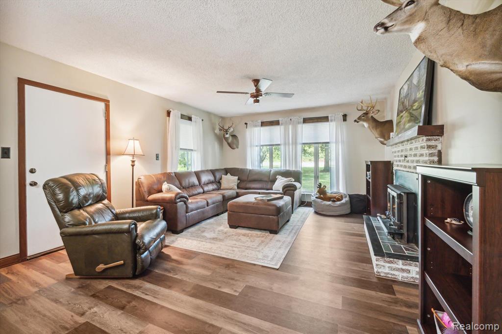 20830 Waltz Road New Boston, MI 48164 - Photo 4 of 23 Gallery Image 4