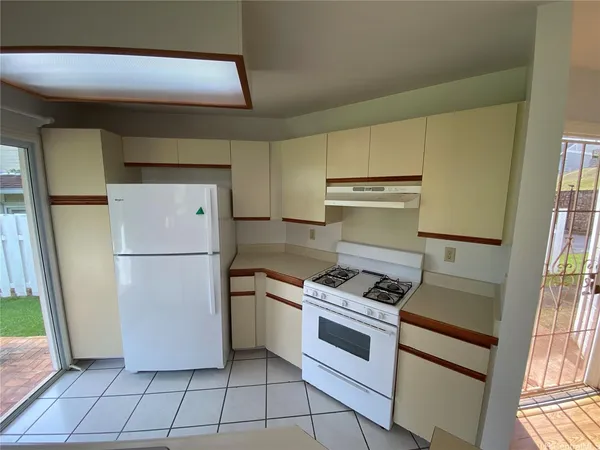 $3,300 | 98-1961 Kaahumanu Street, Unit 40, Aiea, HI 96701