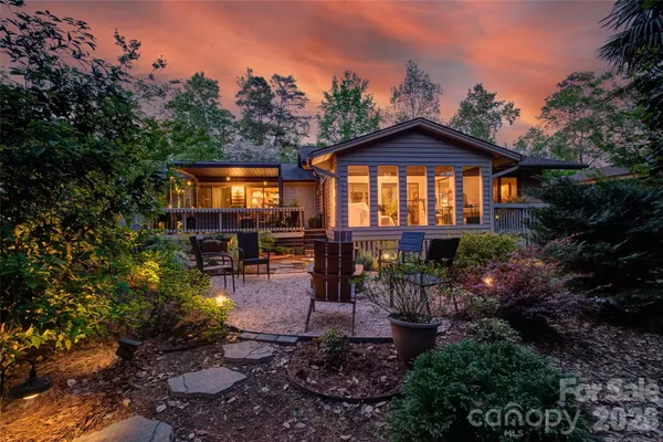 $650,000 | 19 King Haigler Chase Street, Lake Wylie, SC 29710