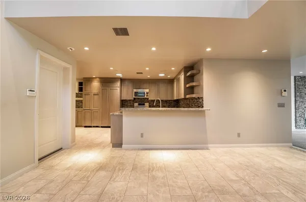 $4,050 | 980 Vegas Valley Drive, Las Vegas, NV 89109