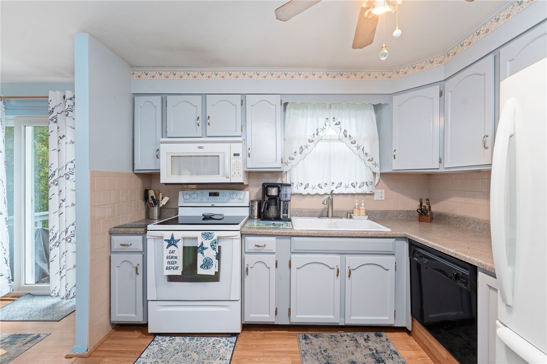 17 Cedar Drive West Warwick, RI 02893 - Photo 9 of 34