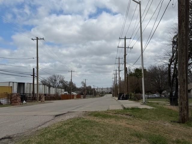 2736 Cedardale Road Lancaster, TX 75241 - Photo 5 of 9 a view of a park with a tree