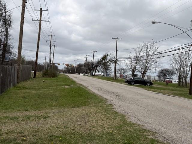 2736 Cedardale Road Lancaster, TX 75241 - Photo 6 of 9 a view of a garden with a building