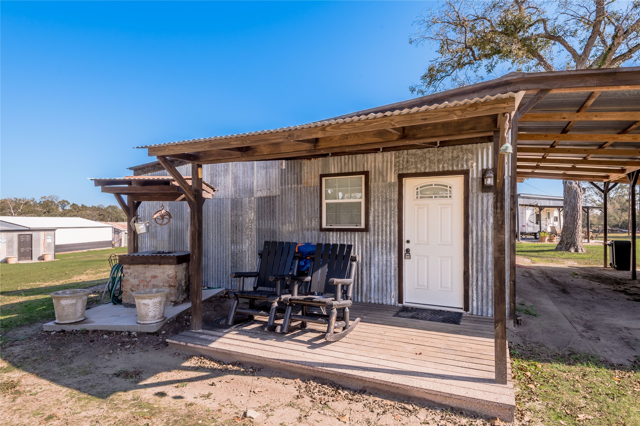 5316 Highway 19 Trinity, TX 75862 - Photo 17 of 34 a view of a house with a patio