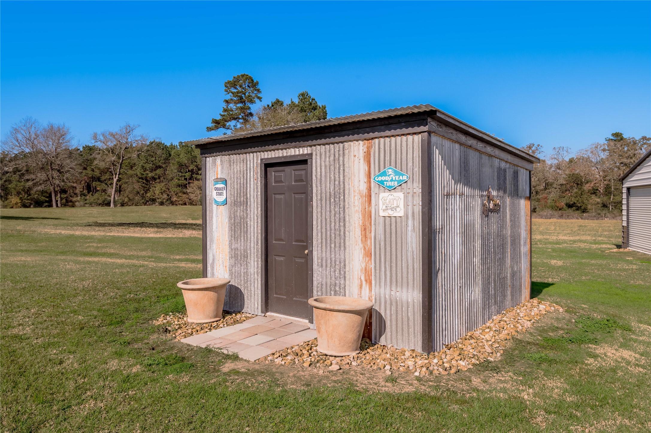 5316 Highway 19 Trinity, TX 75862 - Photo 20 of 34 a front view of a house with garden