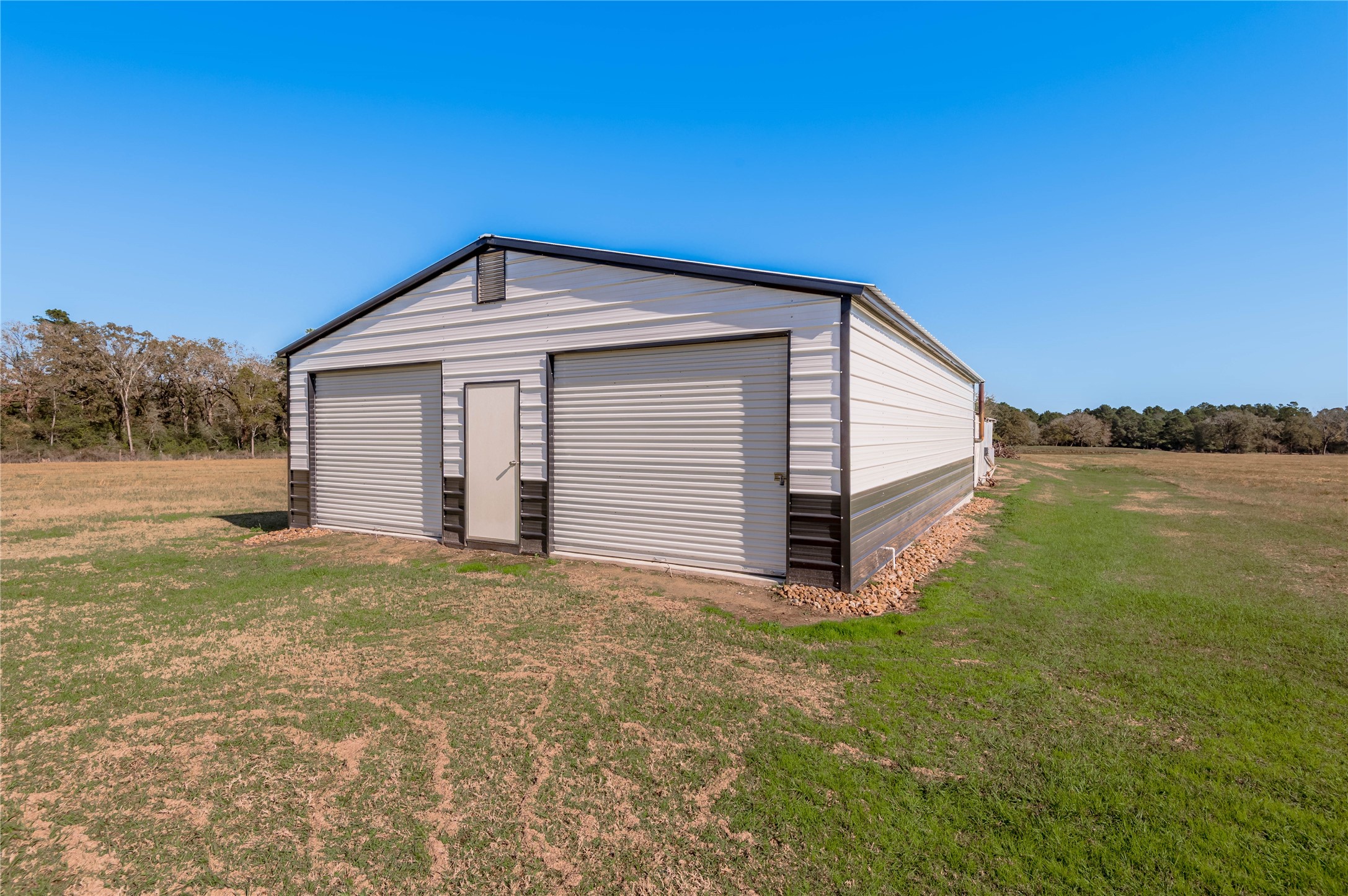 5316 Highway 19 Trinity, TX 75862 - Photo 22 of 34 a view of a house with backyard