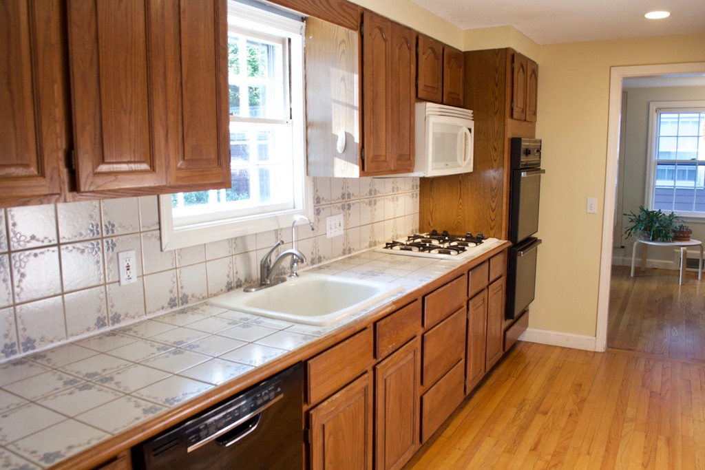 167 Gillette Avenue Springfield, MA 01118 - Photo 3 of 29 Gallery Image 3