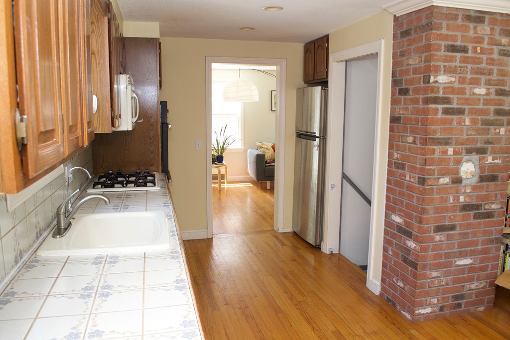 167 Gillette Avenue Springfield, MA 01118 - Photo 4 of 29 Gallery Image 4