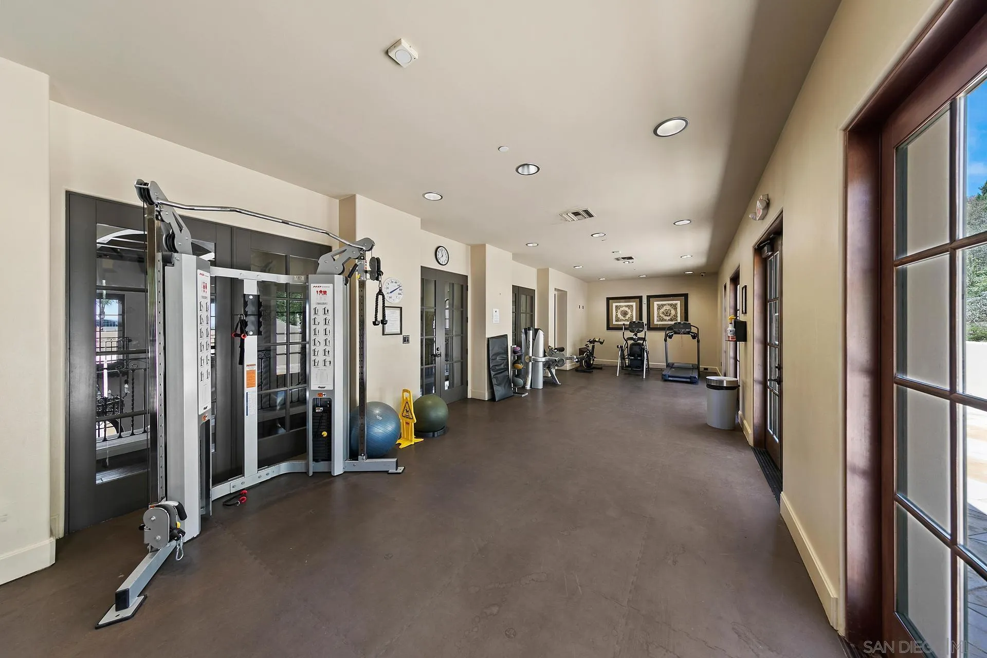 1103 Paradise Trail Road Chula Vista, CA 91915 - Photo 15 of 20 a view of a hallway with walk in closet