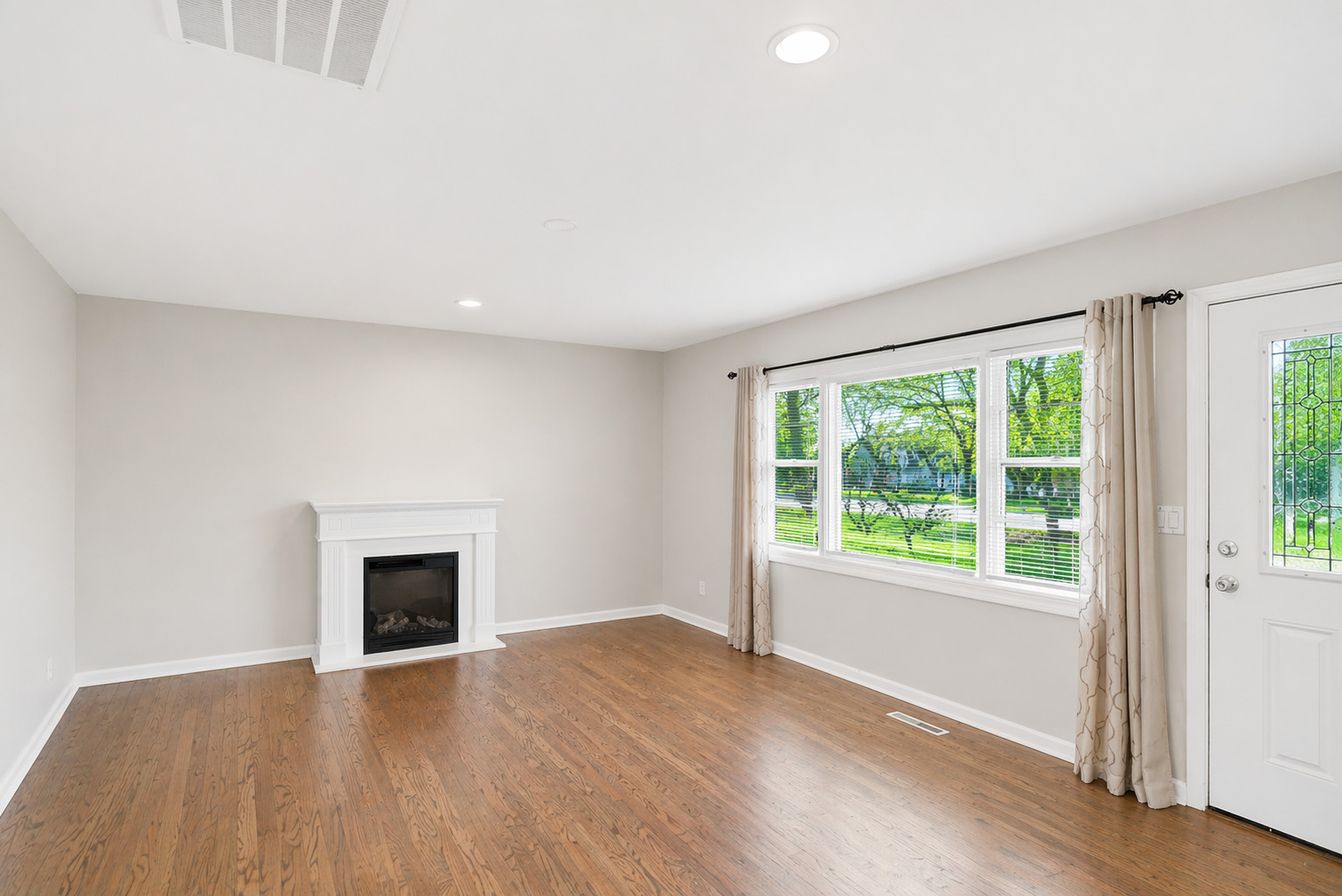 111 South Bartlett Road Streamwood, IL 60107 - Photo 3 of 21