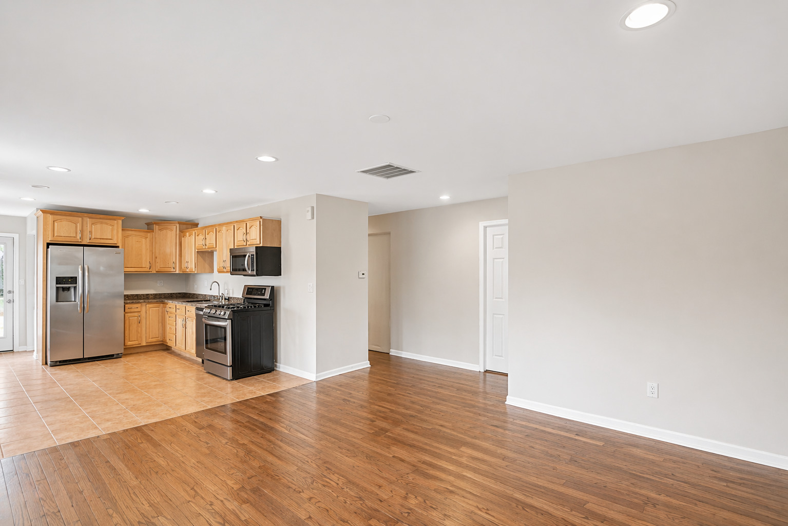 111 South Bartlett Road Streamwood, IL 60107 - Photo 4 of 21