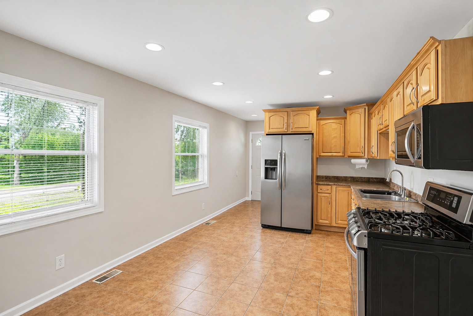 111 South Bartlett Road Streamwood, IL 60107 - Photo 5 of 21