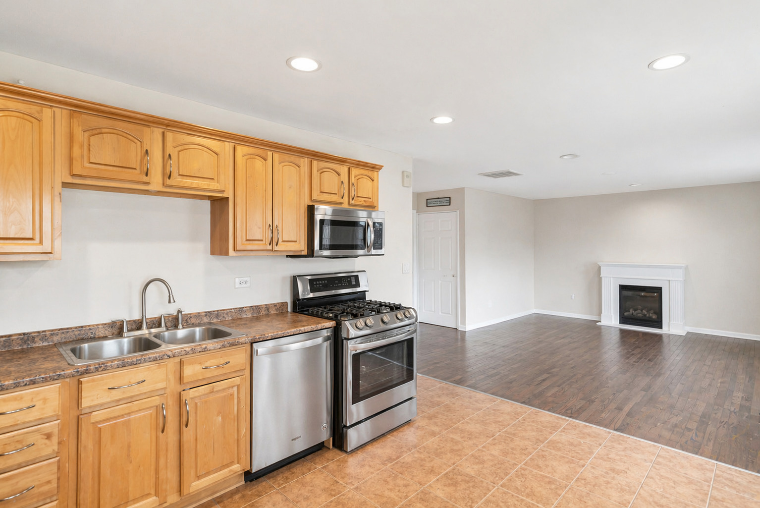 111 South Bartlett Road Streamwood, IL 60107 - Photo 7 of 21