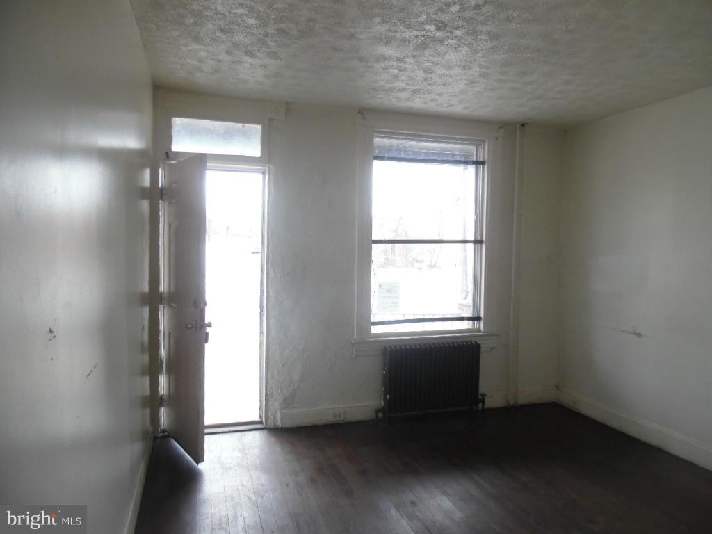 2223 Annapolis Road Baltimore, MD 21230 - Photo 3 of 12 Living Room
