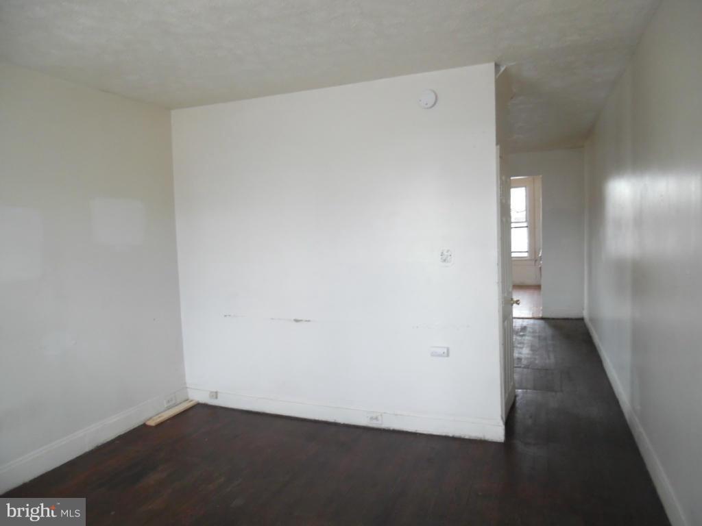 2223 Annapolis Road Baltimore, MD 21230 - Photo 4 of 12 Living Room