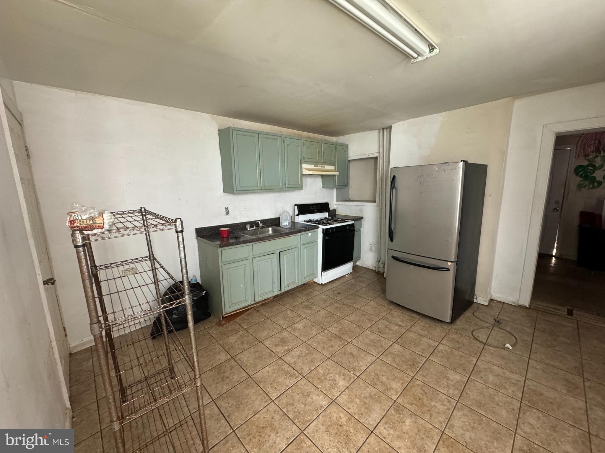 5016 West Thompson Street Philadelphia, PA 19131 - Photo 2 of 7