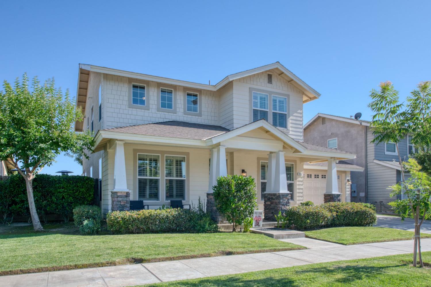 297 West Lilac Avenue Reedley, CA 93654 - Photo 4 of 63
