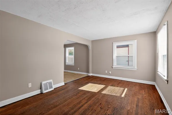 $79,900 | 405 Estelle Avenue, Ferguson, MO 63135