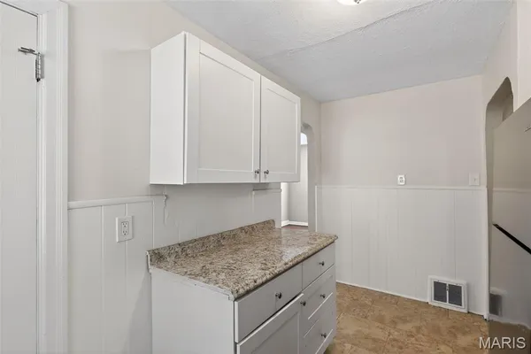 $79,900 | 405 Estelle Avenue, Ferguson, MO 63135