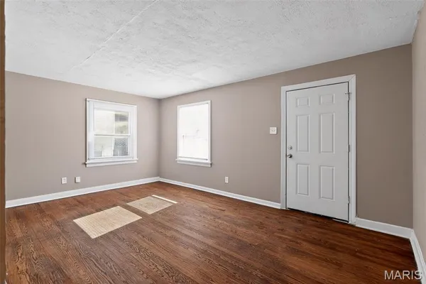 $79,900 | 405 Estelle Avenue, Ferguson, MO 63135