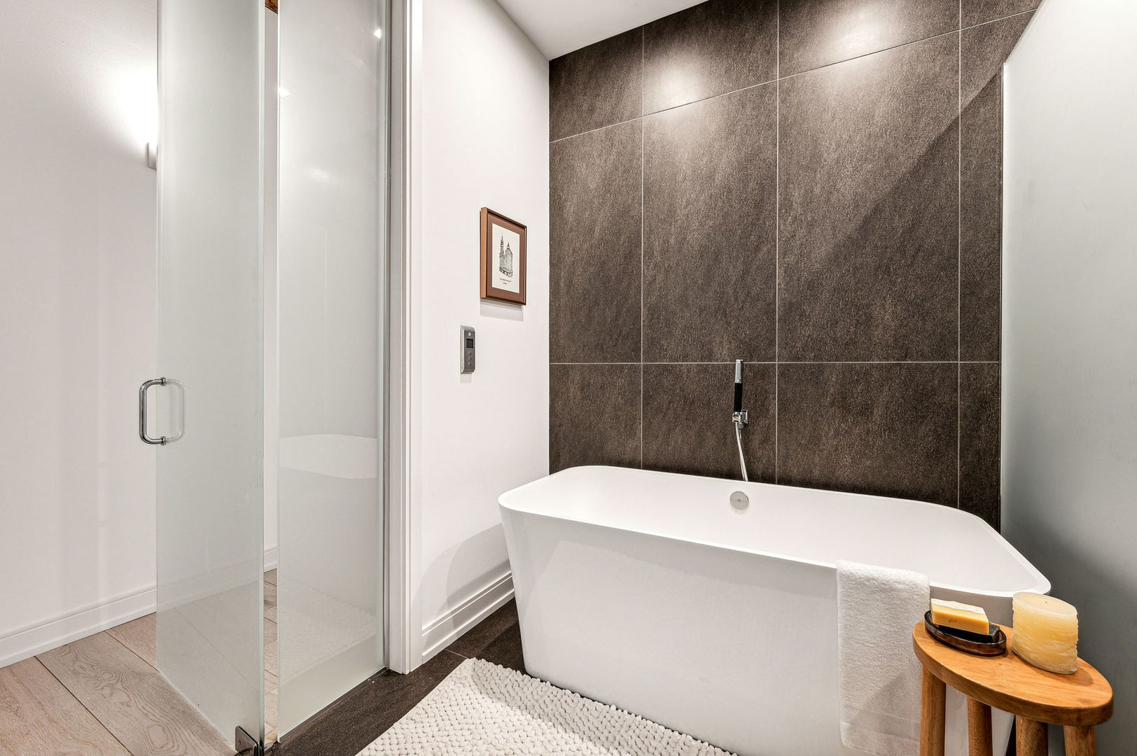 223 West Lake Street, Unit PH5S Chicago, IL 60606 - Photo 19 of 32 a bathroom with a bathtub and toilet