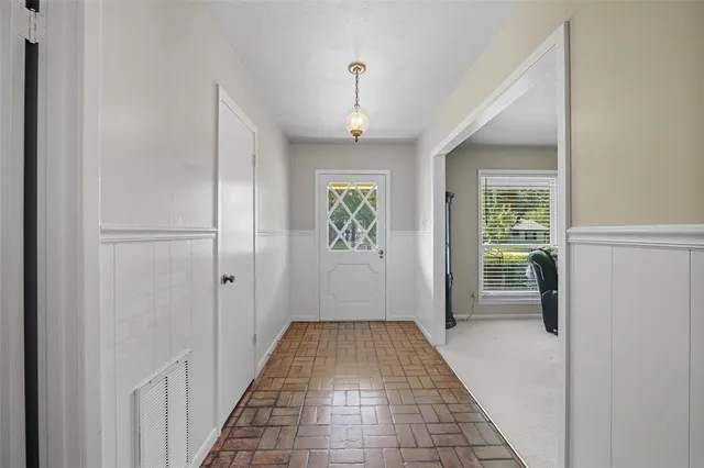 a view of entryway with window