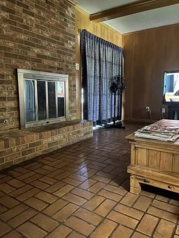 a view of a house with backyard