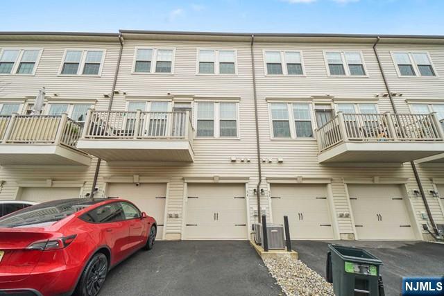 54 Arnold Drive Wood-Ridge, NJ 07075 - Photo 28 of 40 a car parked in front of a building